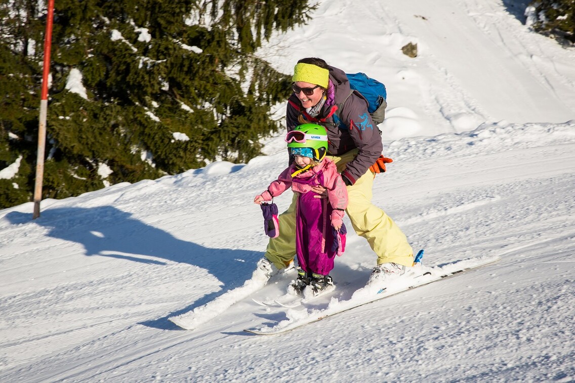 In der Pistenrallye Feldberg haben nicht nur die jüngsten Skifahrer Spaß.